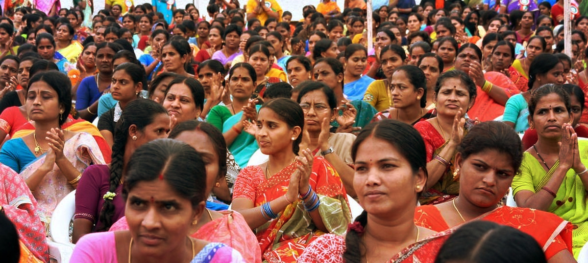 موانع و مشکلات مشارکت زنان در اجتماع