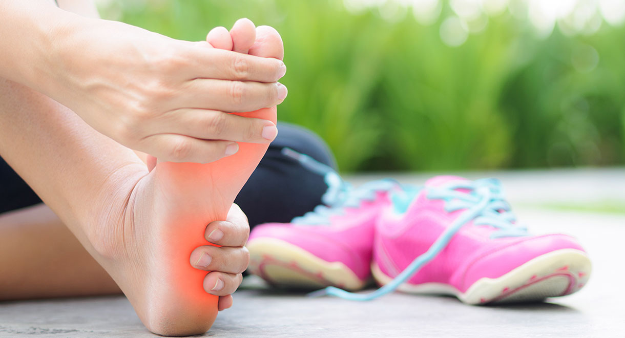 التهاب کف پا و پاشنه چه علتی دارد؟