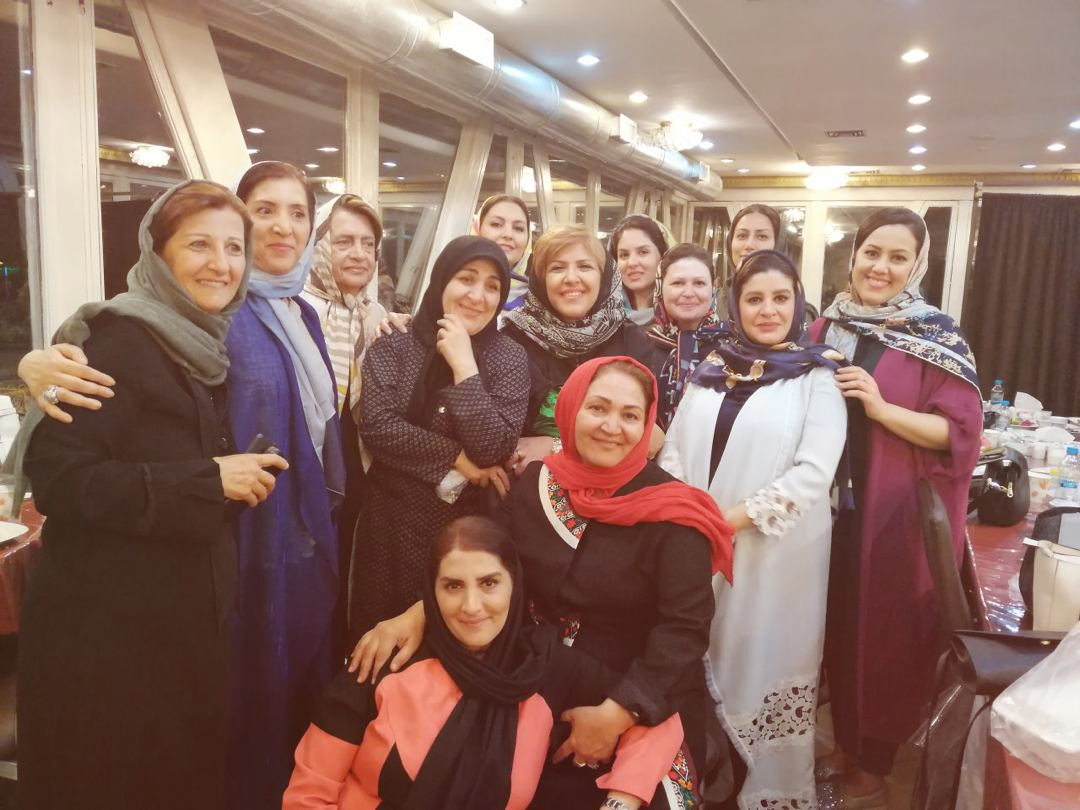 گاهی به پدیده مد در میان زنان ایرانی .....