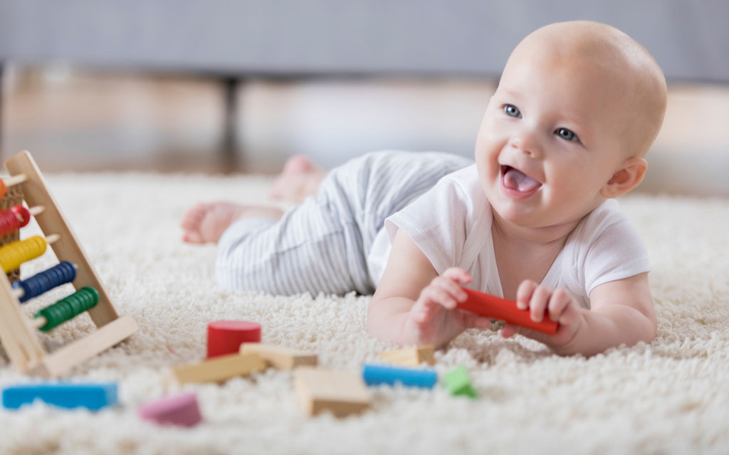 تقویت حس لامسه کودکان 3 ماهه با بازی