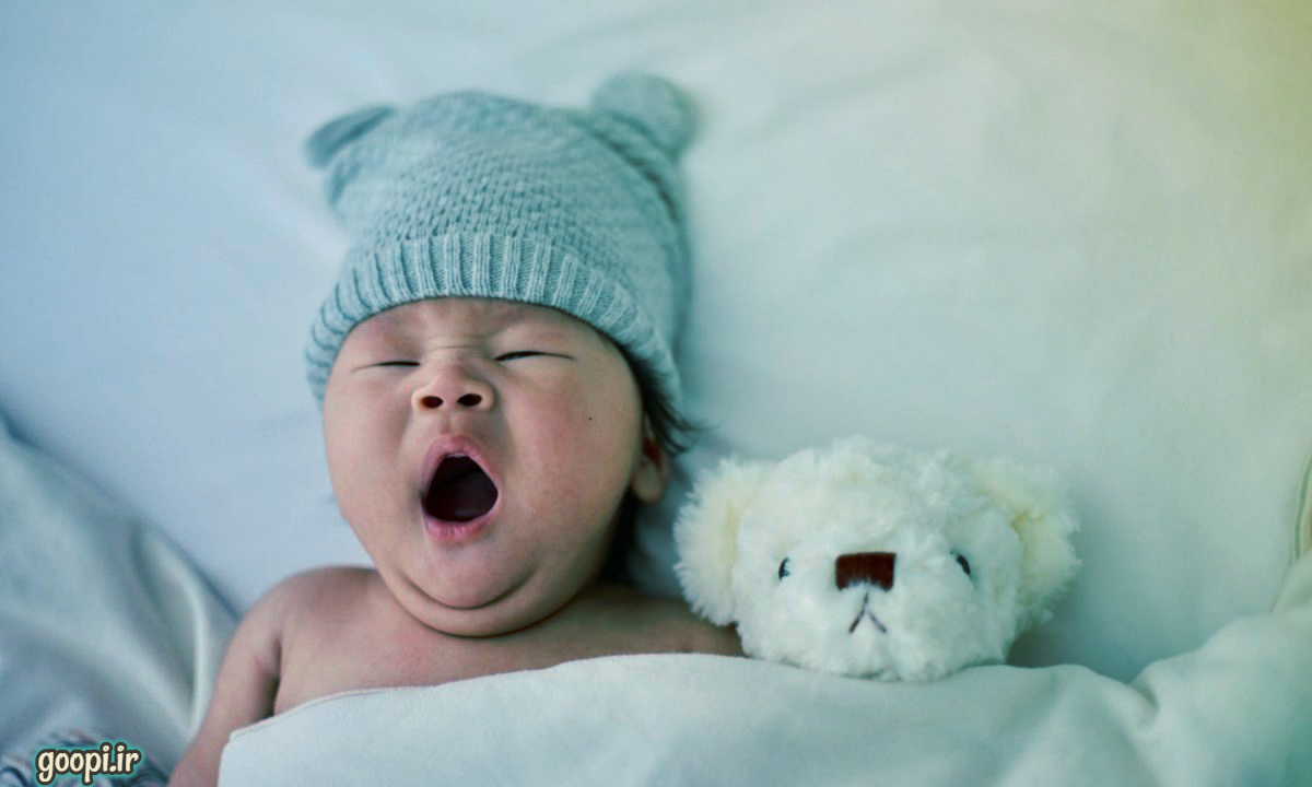 خوابیدن نوزادان در کنار پدر و مادر هم جنبه مثبت دارد و هم جنبه منفی