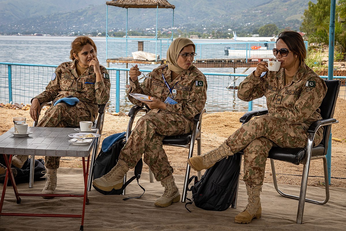 زنان  و نیروهای  مسلح