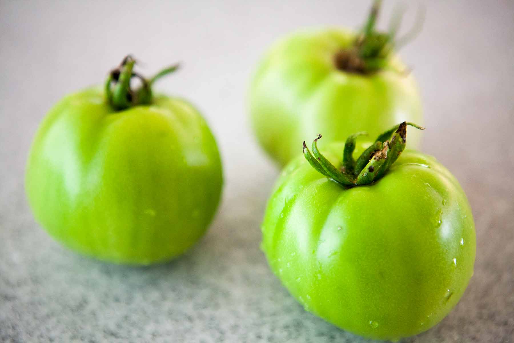 گوجه سبز در دالان تنفس